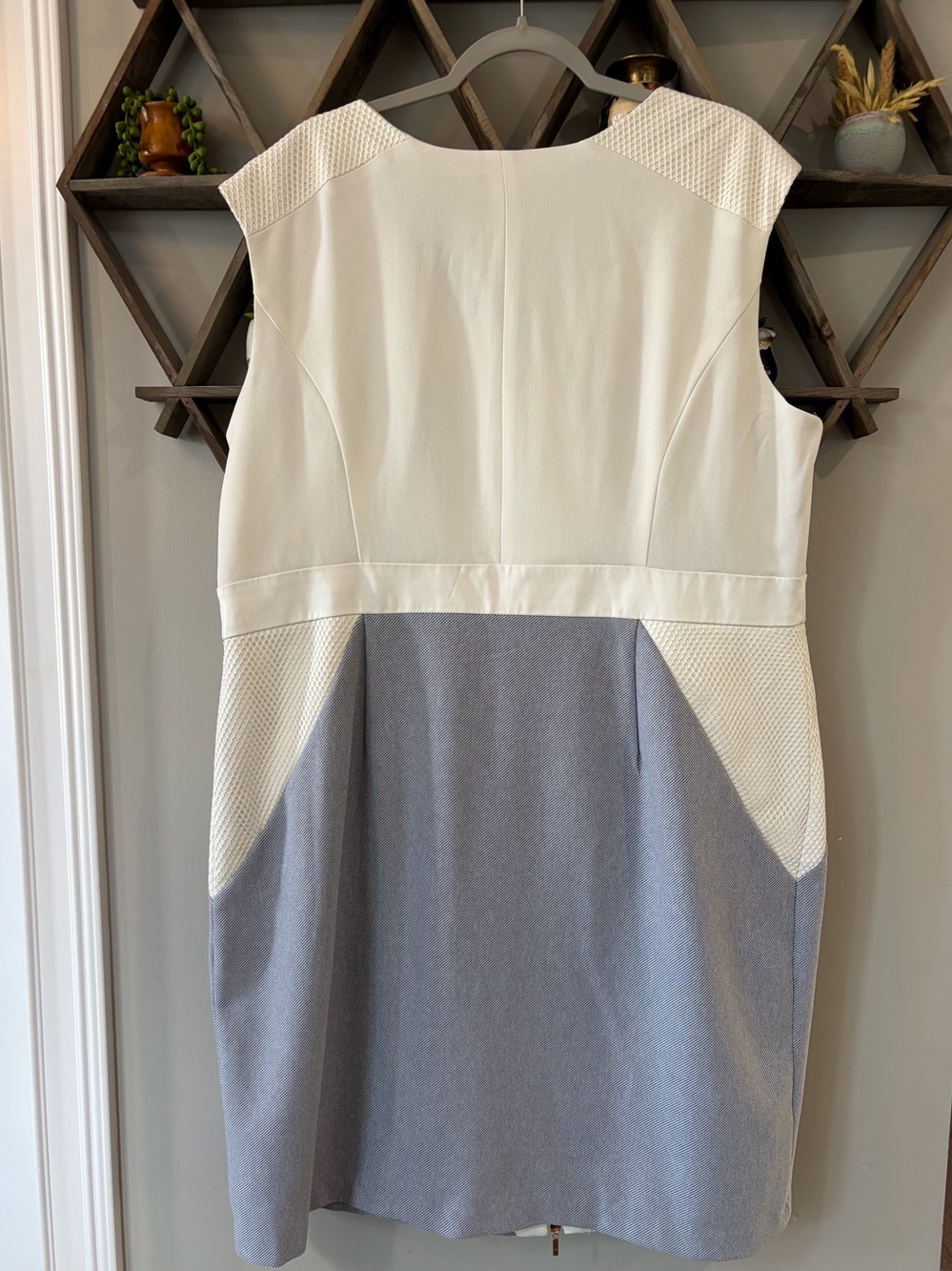 Sandra Darren women’s ivory and grey colorblock dress. Size 20W. - Picture 4 of 9